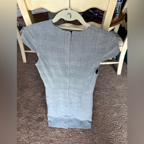H&M Black/White checkered dress size 8 - Picture 2 of 3